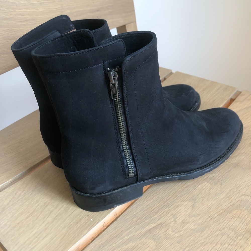 Frye Black suede booties with zipper 9M